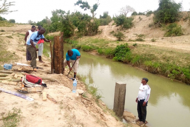 Kenya Water Resources Management Authority workers build a water quality monitoring station on the Mwache River. Photo courtesy of the Mwache Dam Project