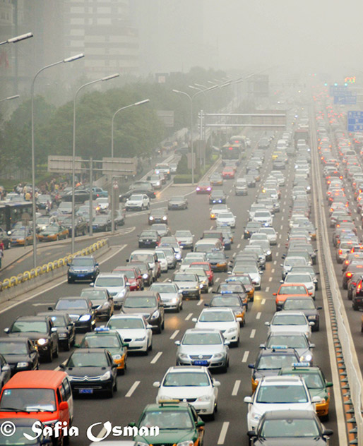 Photo: Motor vehicle traffic in Beijing contributes to particulate and ozone pollution that could be reduced by China’s climate policy, resulting in fewer premature deaths and significant cost savings (Source: Flickr/Safia Osman)